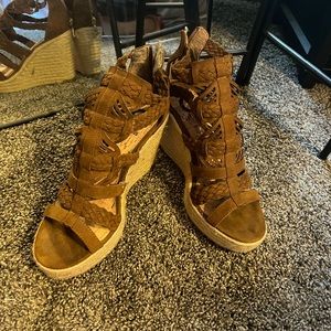 G by Guess wedges